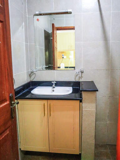 Bathroom 3, South Suites Studios, Starehe