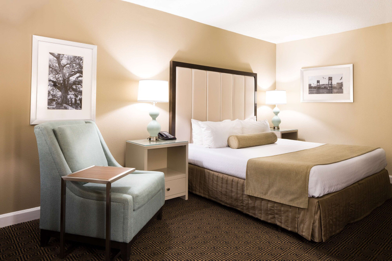 Bedroom 3, DoubleTree by Hilton Hotel Jacksonville Riverfront, Duval