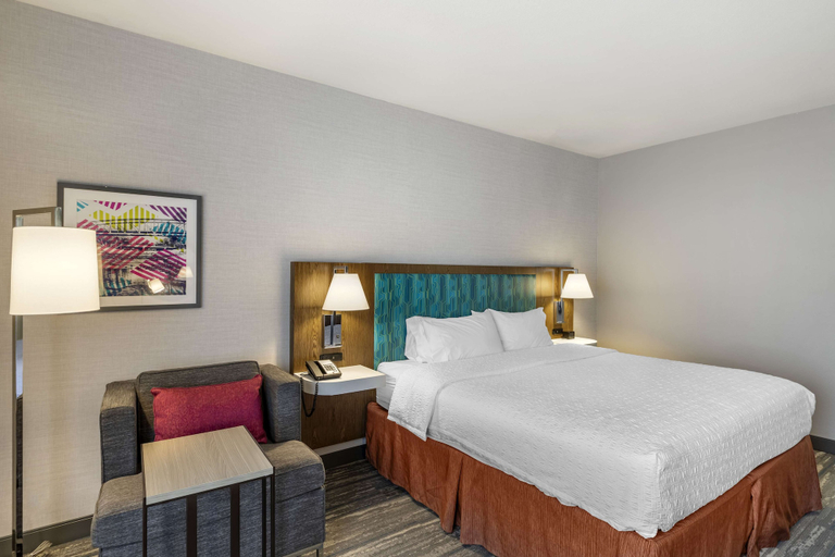 Bedroom 3, Hampton Inn Ft Collins, Larimer