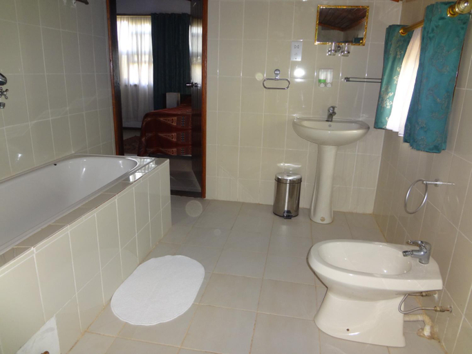 Bathroom 4, Roc Heights Lodge, Kanifing