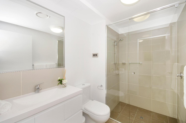 Bathroom 5, Allure Hotel and Apartments, South Townsville