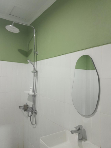 Bathroom 13