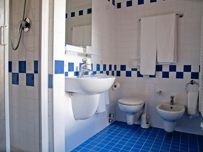 Bathroom 4, Grand Hotel Ceresole Reale, Torino