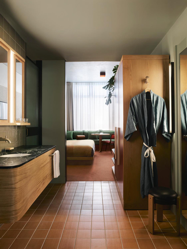 Bathroom 16