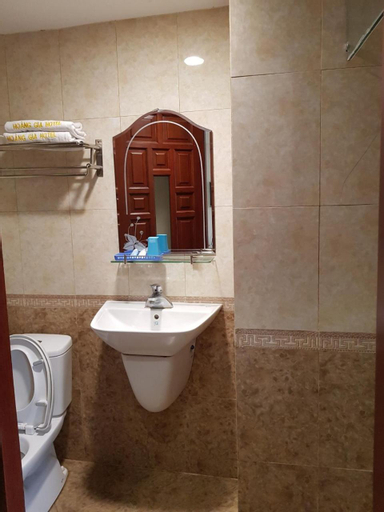 Shower, Hoàng Gia Hotel - 22 Hồ Văn Chương - by Bay Luxury, Đống Đa