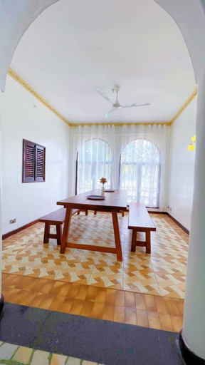 Others 5, Villa Ella, Nyali