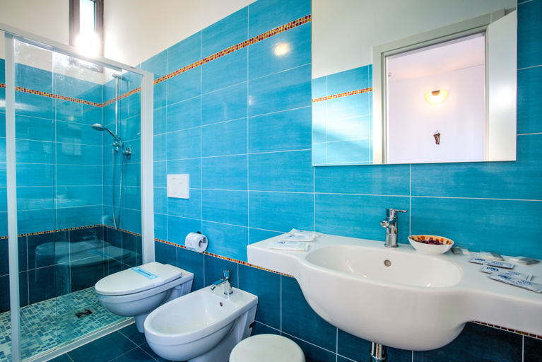Bathroom 4, Hotel Eiffel, Rimini