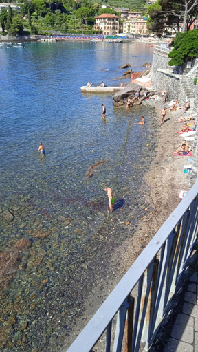 Azzurra holiday home - 850 m al mare - 75 mq - balconata vivibile - wi-fi - pay tv gratis - posteggi, Genova