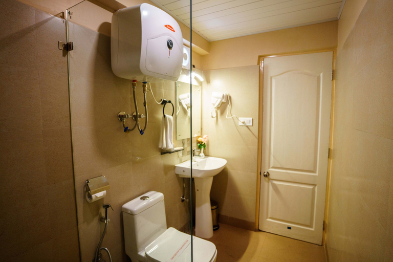 Bathroom 3, Q Saina's Mapham Darjeeling, Darjiling