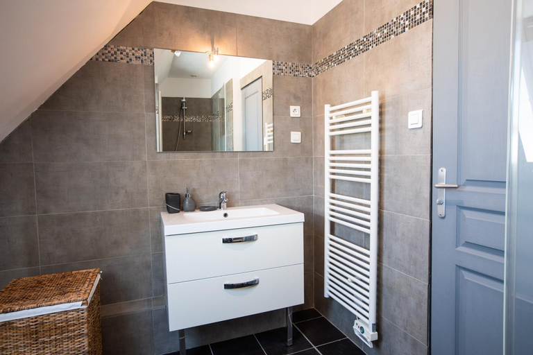 Bathroom, Superbe maison avec piscine et jacuzzi dans les dunes, Pas-de-Calais