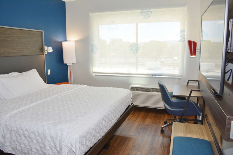 Bedroom 3, Tru by Hilton Grand Junction Downtown, Mesa