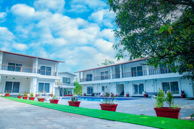 Exterior & Views