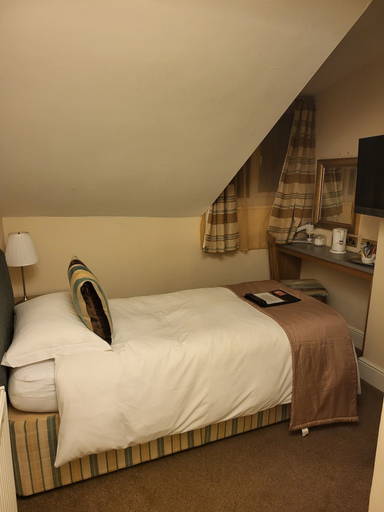 Bedroom 2, Rossdene House, Blackpool
