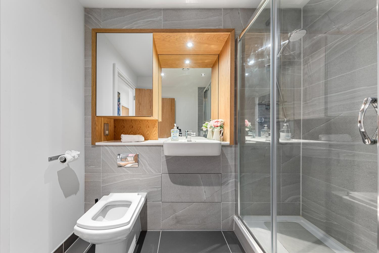 Bathroom 1, Trendy 2 bed Flat in Greenwich with Car Parking, London