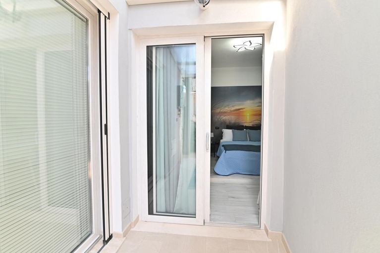 Others 2, IzzHome Cozy Room, Cagliari