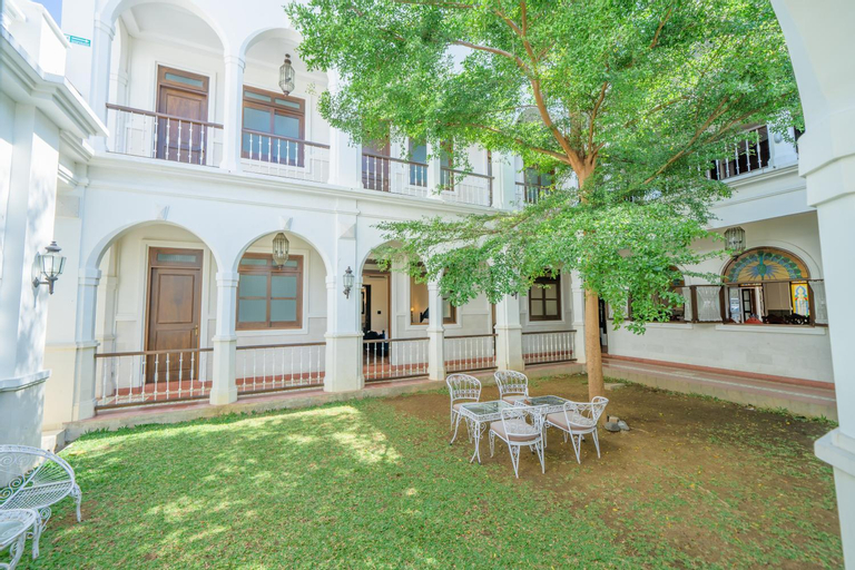 Exterior 11