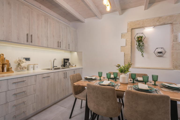 Food & Drinks 5, Villa Megalith, Crete