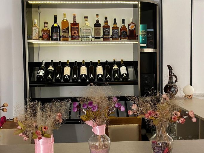 Food & Drinks 4, Grand Central, Tskaltubo