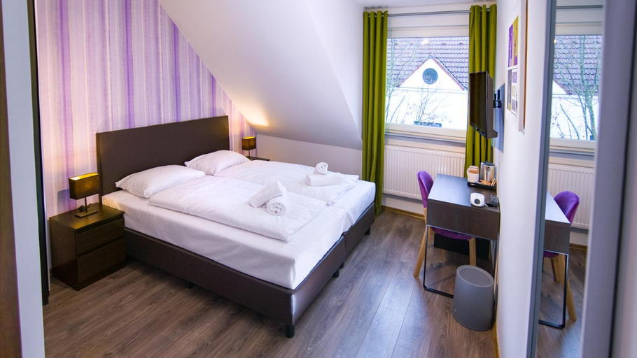 Bedroom 2, Hirsch Hotel Hanau, Main-Kinzig-Kreis