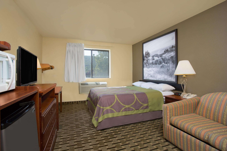 Bedroom 3, Super 8 by Wyndham Lynchburg VA, Lynchburg