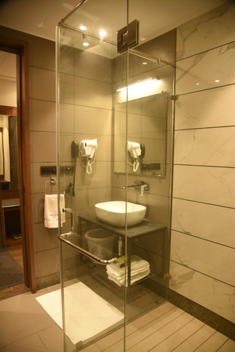 Bathroom 3, GOLDEN PARK HOTEL & RESORT, Maldah