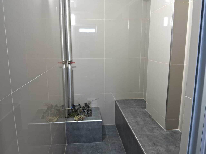 Bathroom 3, BLISS INN, Callao