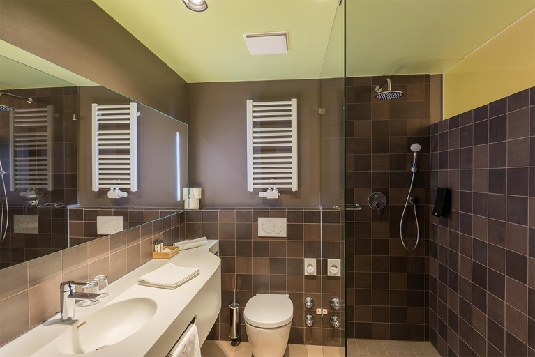Bathroom 5, The Frankfurt Hotel, Frankfurt am Main