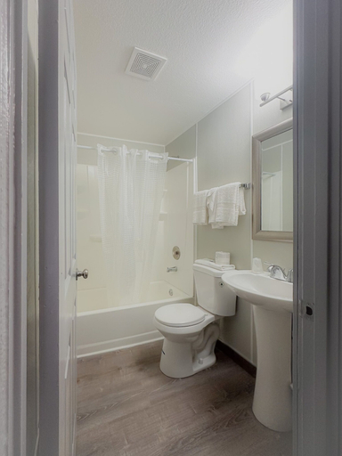 Bathroom 3, Best Motel, Seattle