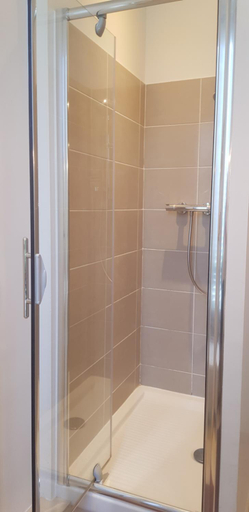 Bathroom 4, Maison Anne face to park in Vernon Giverny, Eure