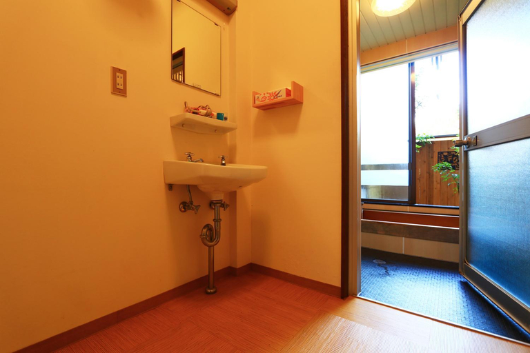 Bathroom 5, Miyoshino Sakuraan, Yoshino