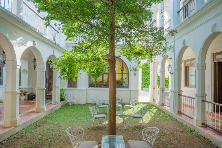 Exterior 10