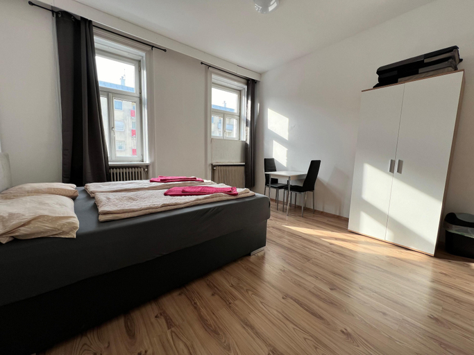 Bedroom 2, Welcoming 4BR shared Apt.-best location, Wien