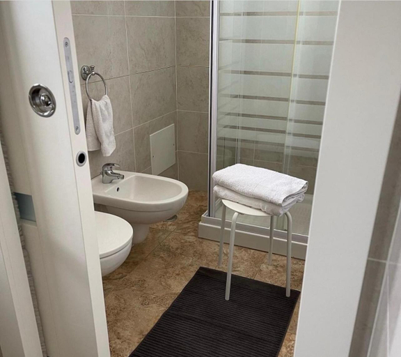 Others 5, Esperanto B&B, Bari