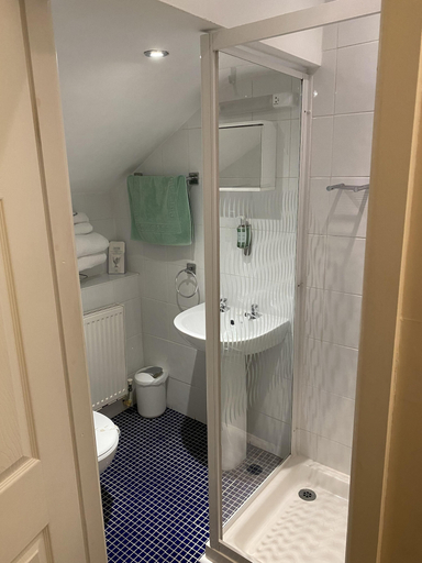 Bathroom 3, Rossdene House, Blackpool