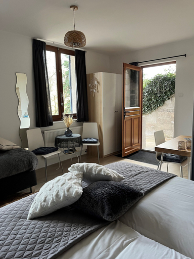 Bedroom 2, La Maison du Chevalier - Chambres et tables d'hôtes - adults only, Puy-de-Dôme