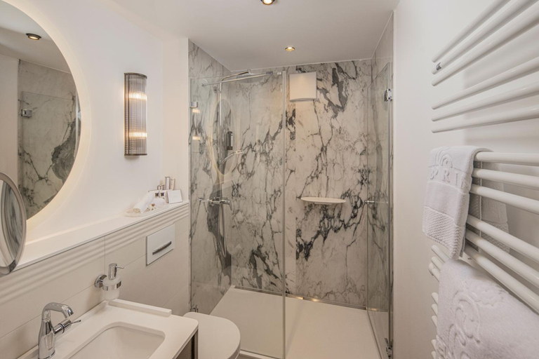 Bathroom 5, Hotel-Restaurant Erbprinz, Karlsruhe