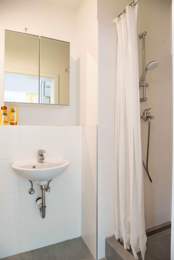 Bathroom, Homely loft style Apartment in Berlin Wilmersdorf, Berlin