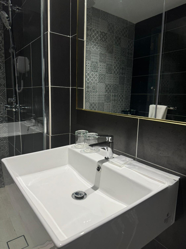 Bathroom 9