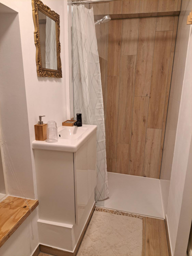 Bathroom 3, Villa Benvenuto, Rheden