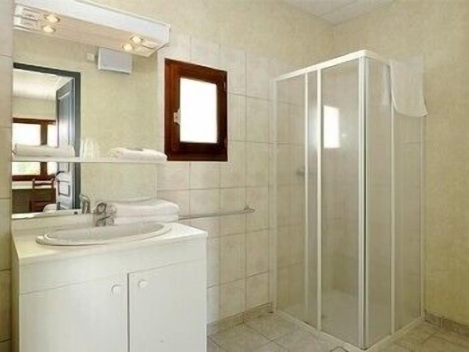 Bathroom 4, Logis Hôtel Le Mistral - Restaurant - Montélimar sud, Drôme