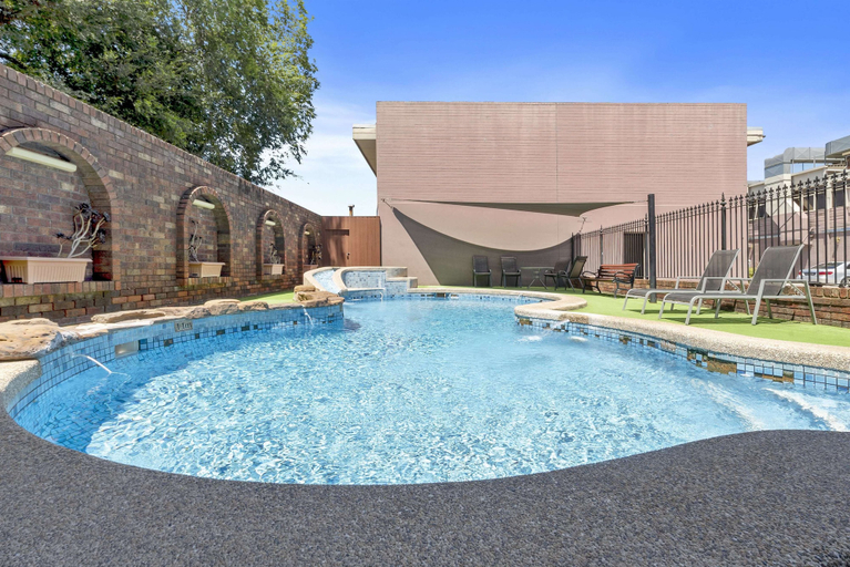 Sport & Beauty 3, Sherbourne Terrace Hotel, Shepparton