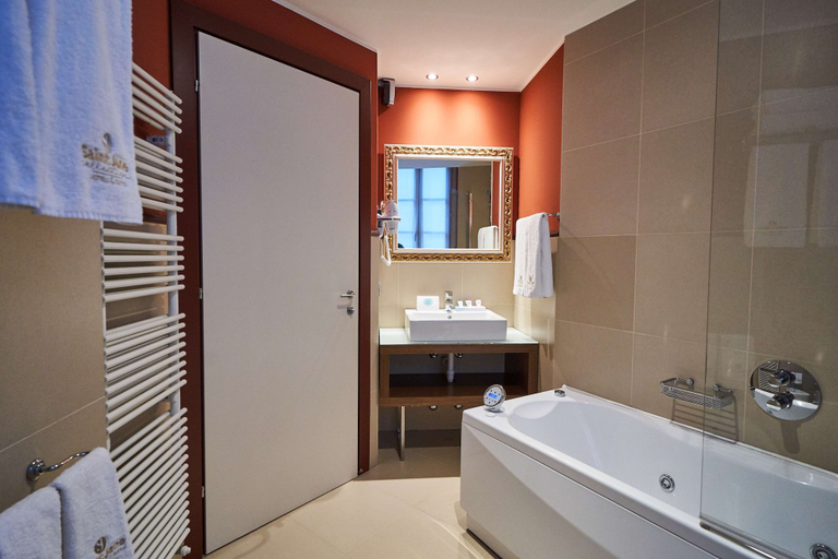 Bathroom 4, Hotel Centrale, BW Signature Collection, Sondrio