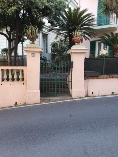 Exterior 6