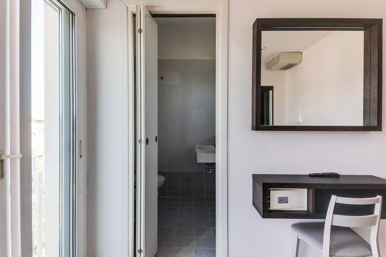 Bathroom 5, Marittimo Riccione, Rimini