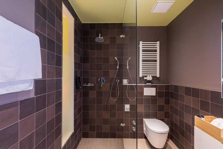 Bathroom 11