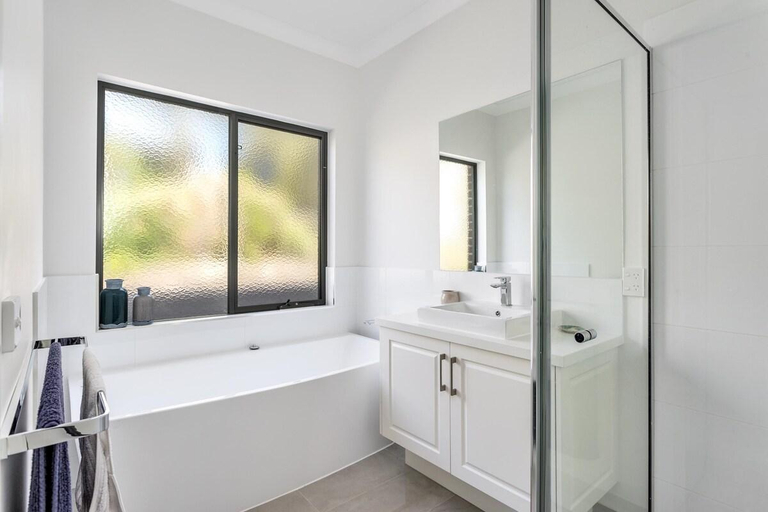 Bathroom 2, Diamond Bay Beach House newly built brilliant spot, Melbourne