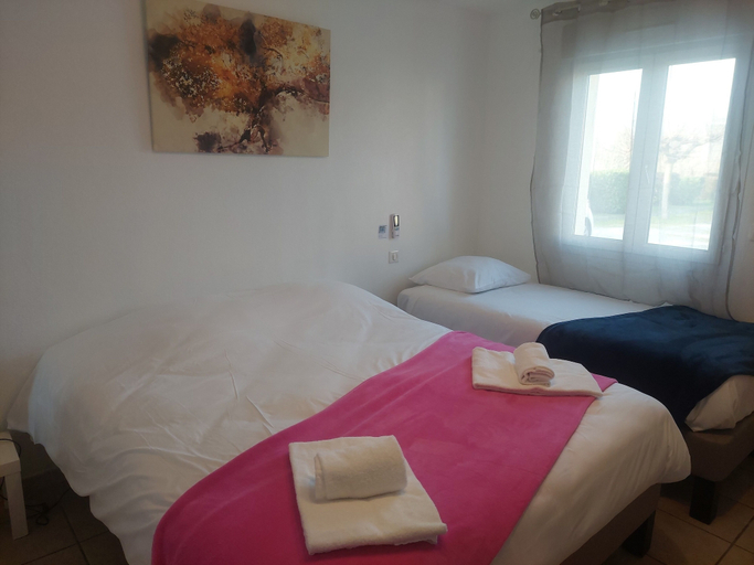 Bedroom 3, Logis Hôtel le Clos Saint-Loup, Aude