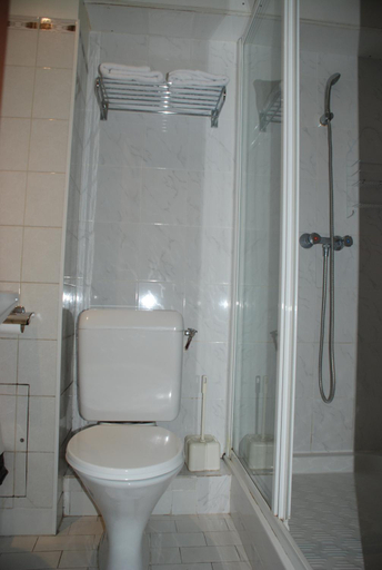 Bathroom 2, Residence de La Tour, Hauts-de-Seine