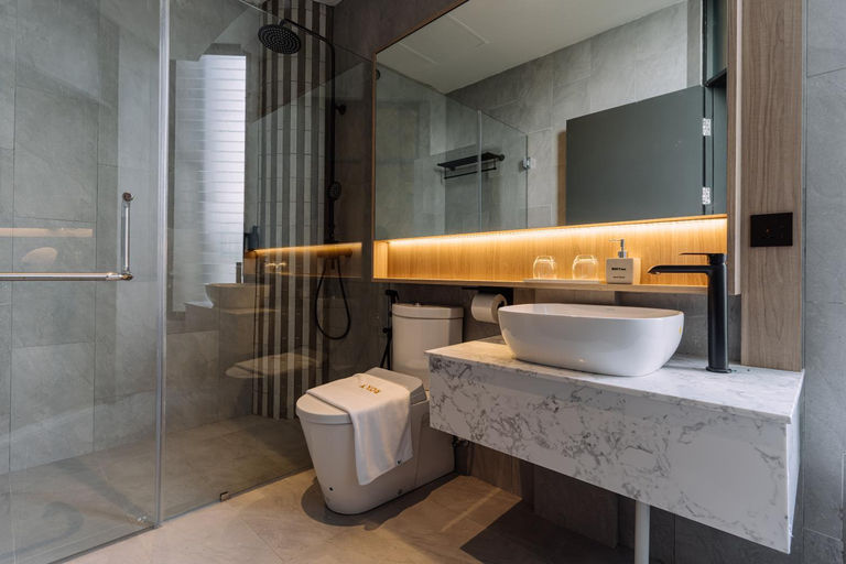 Bathroom 3, Impiana by Roxy Hotel, Kuching