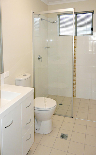 Bathroom 4, Monterey Moranbah, Belyando